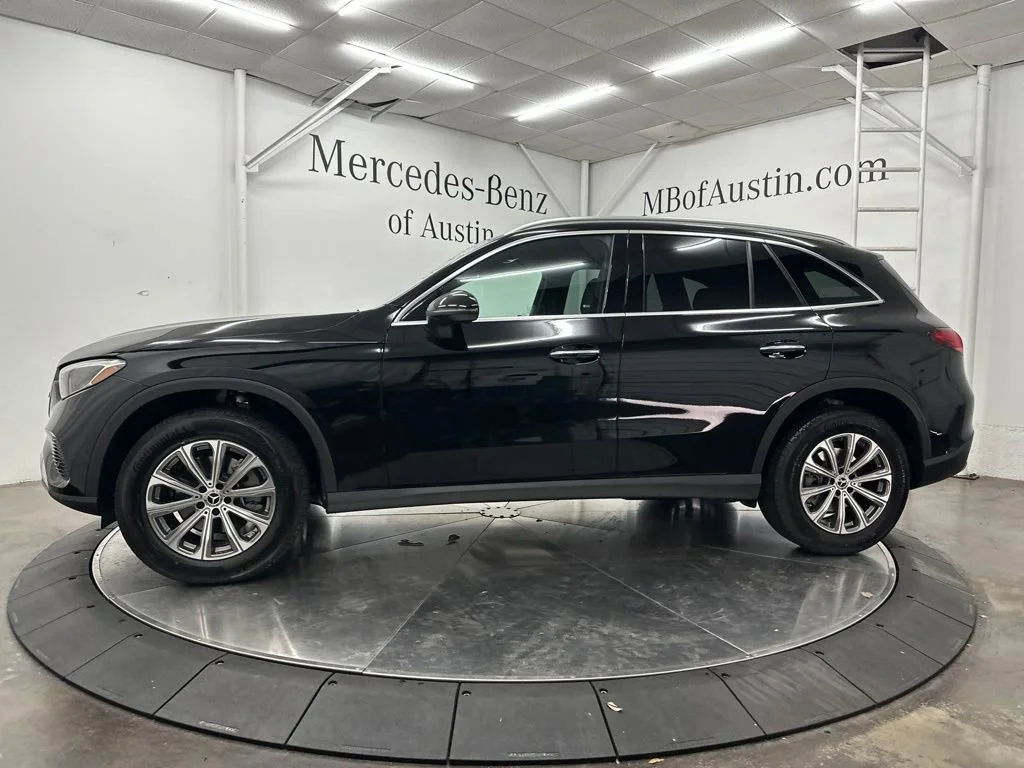 New 2026 Black Mercedes-Benz GLC 300 image 4