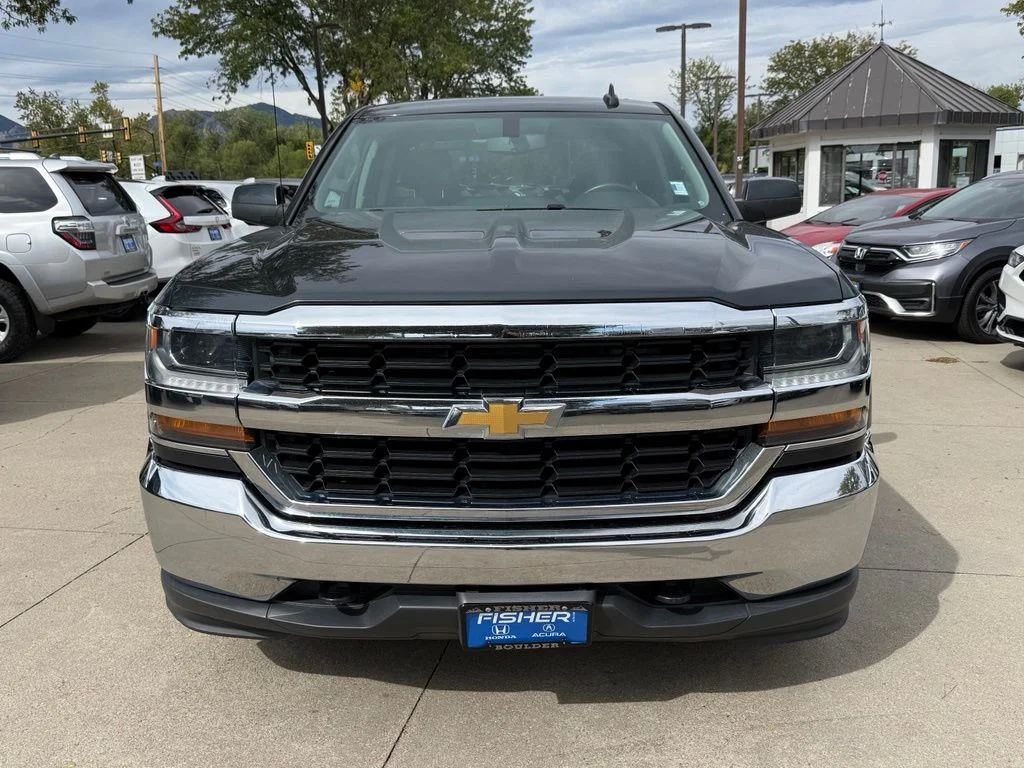 Used 2018 Graphite Metallic Chevrolet LT image 9