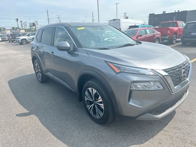 Used 2023 Gray Nissan SV image 11