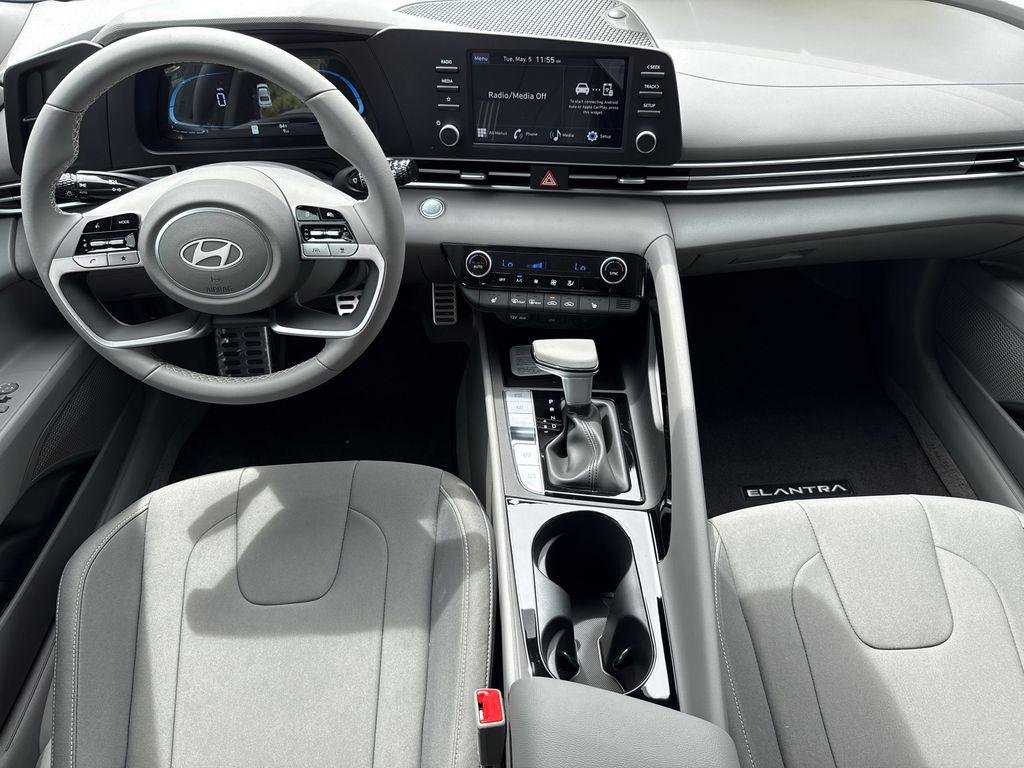 New 2026 White Hyundai SEL Sport Premium image 10
