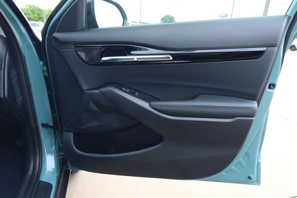 New 2026 Pluton Blue / Black Roof Kia S image 39