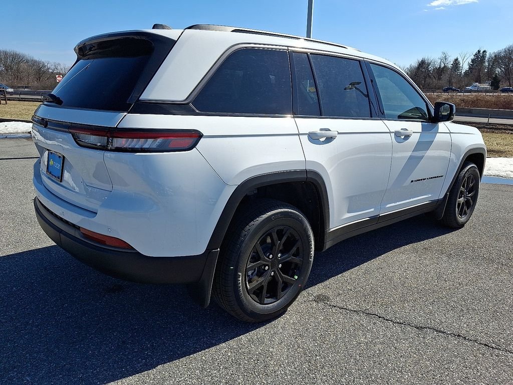 New 2026 White Jeep Altitude image 4