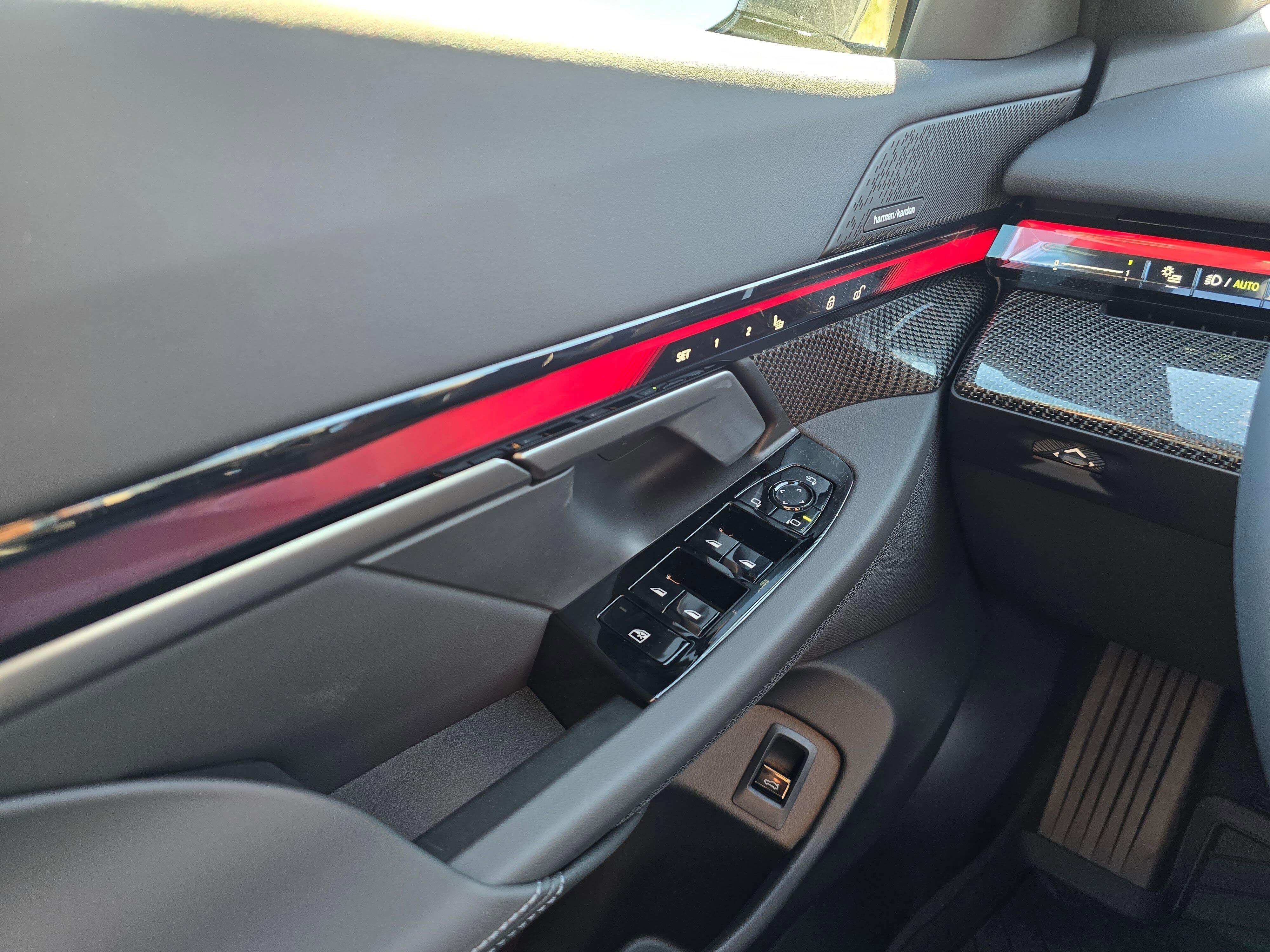 New 2027 Brooklyn Grey Metallic BMW 530i xDrive image 27