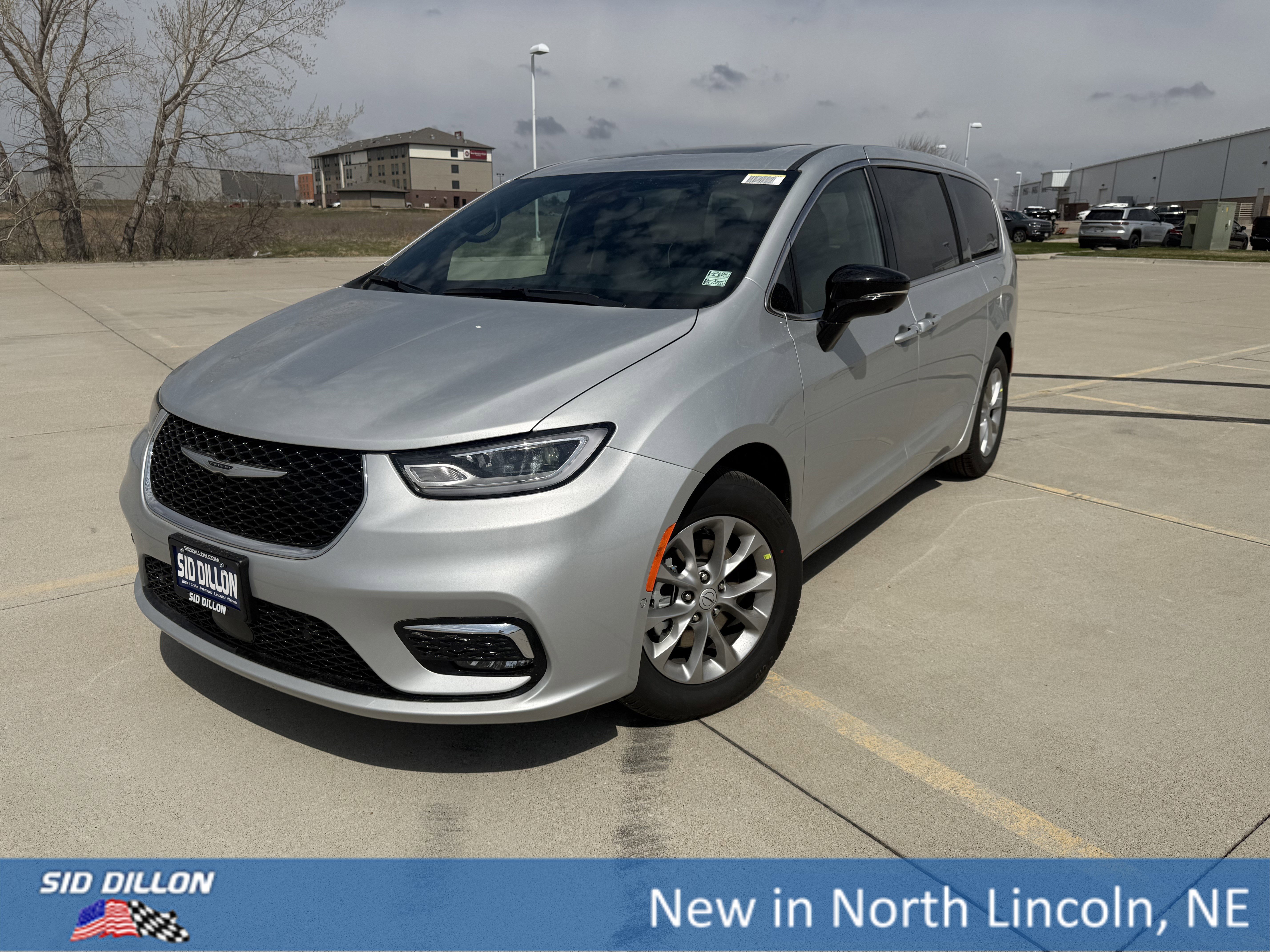 2026 Chrysler Pacifica Limited's photo