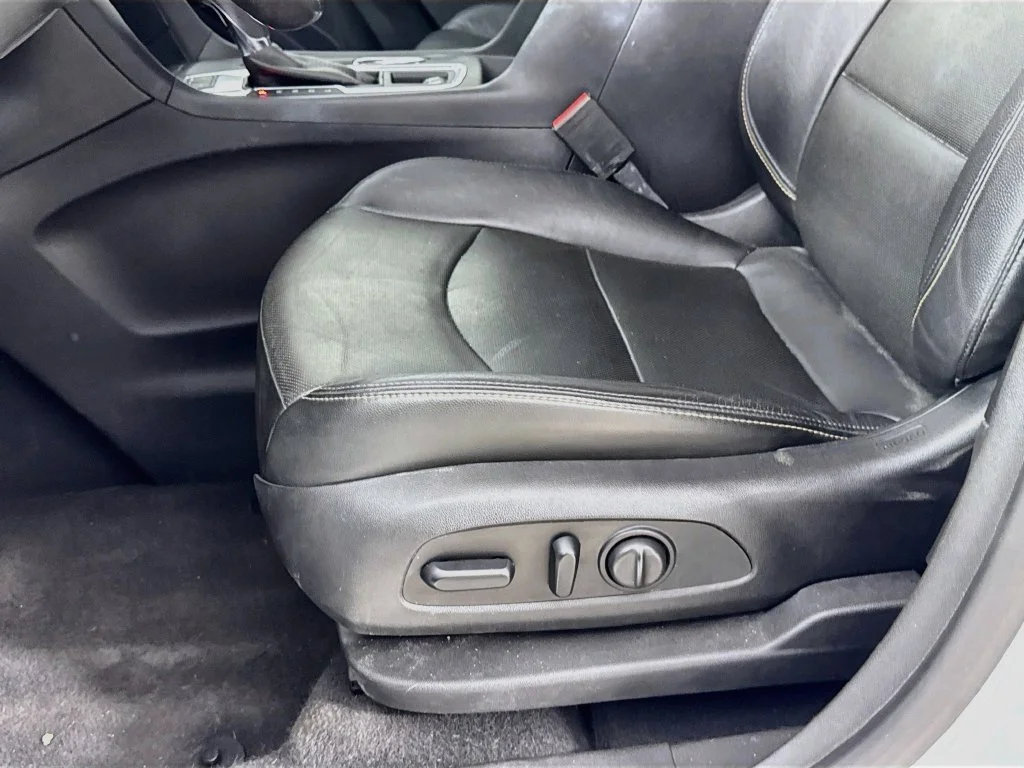 Used 2020 Iridescent Pearl Tricoat Chevrolet Premier image 22