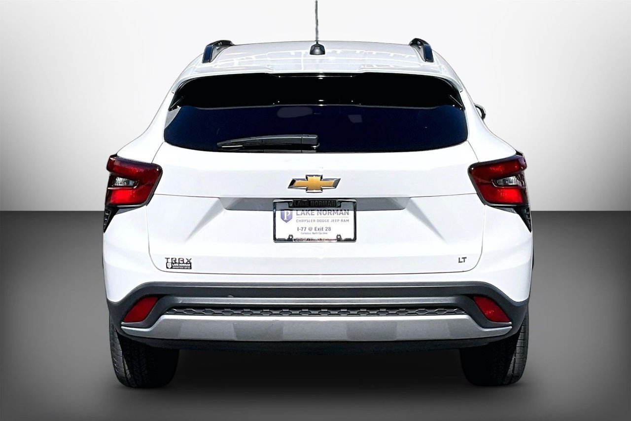 Used 2025 White Chevrolet LT image 7