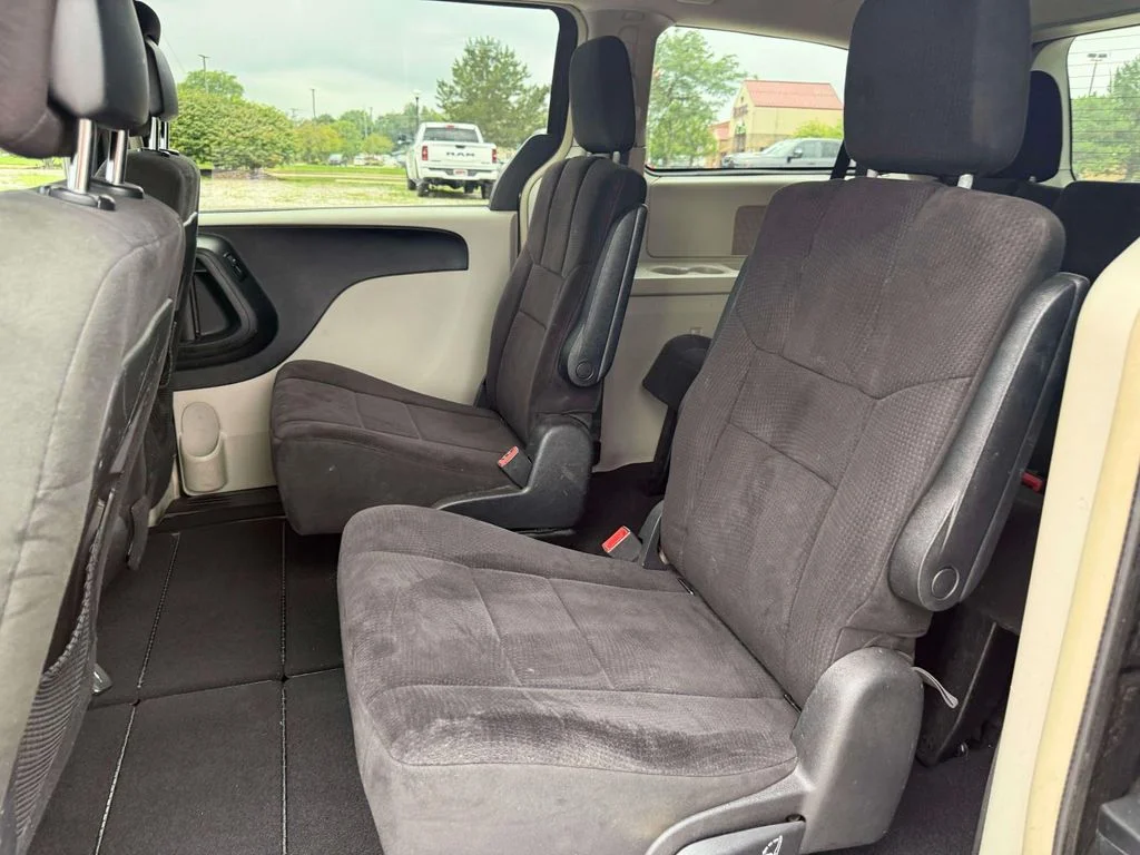 Used 2011 Gray Dodge Crew image 10