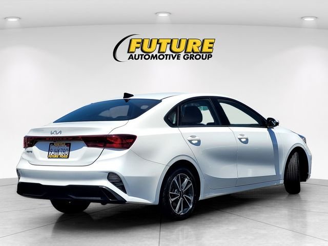 Used 2023 White Kia LXS image 4
