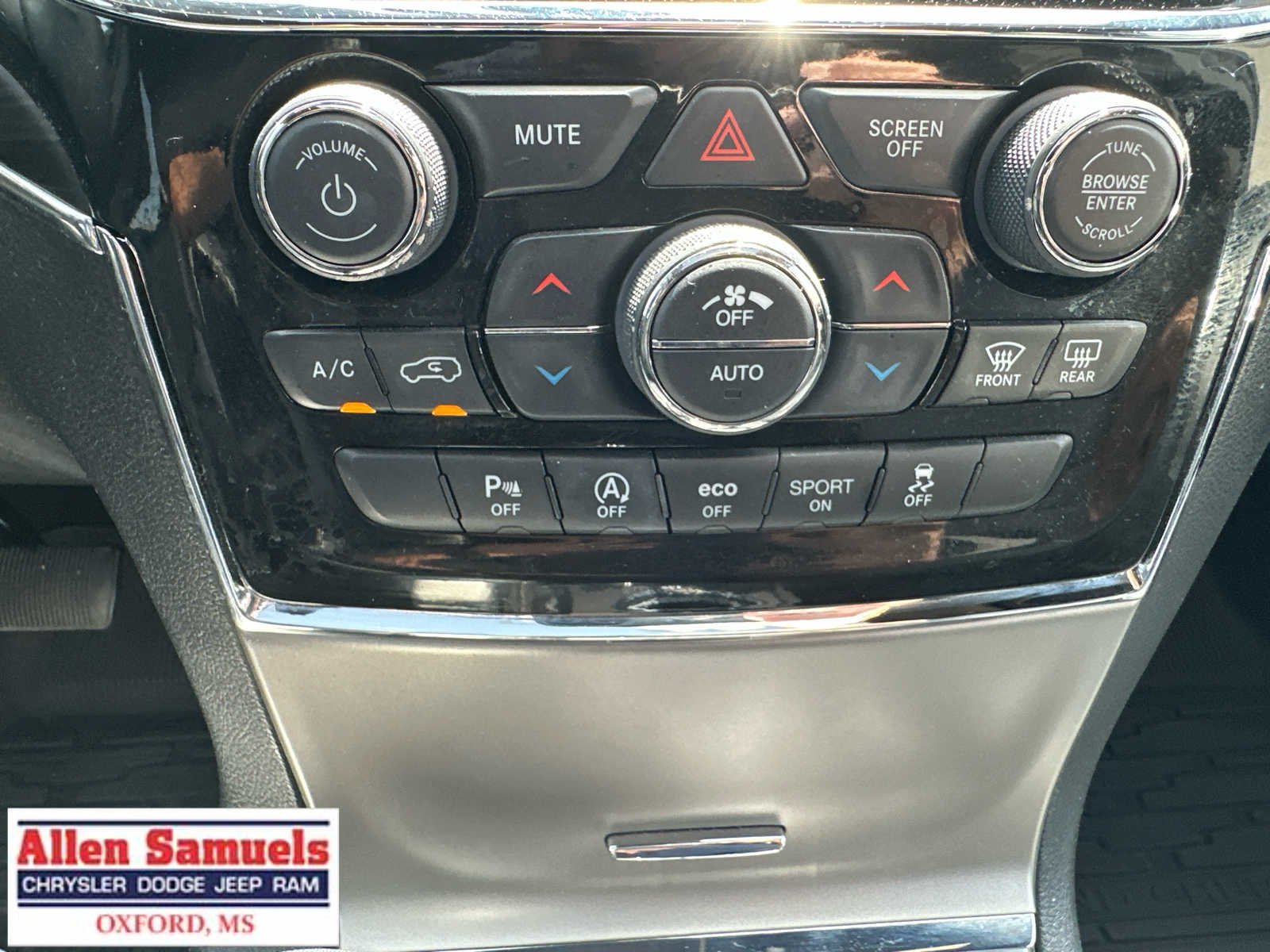 Used 2022 Bright White Clearcoat Jeep Limited image 30