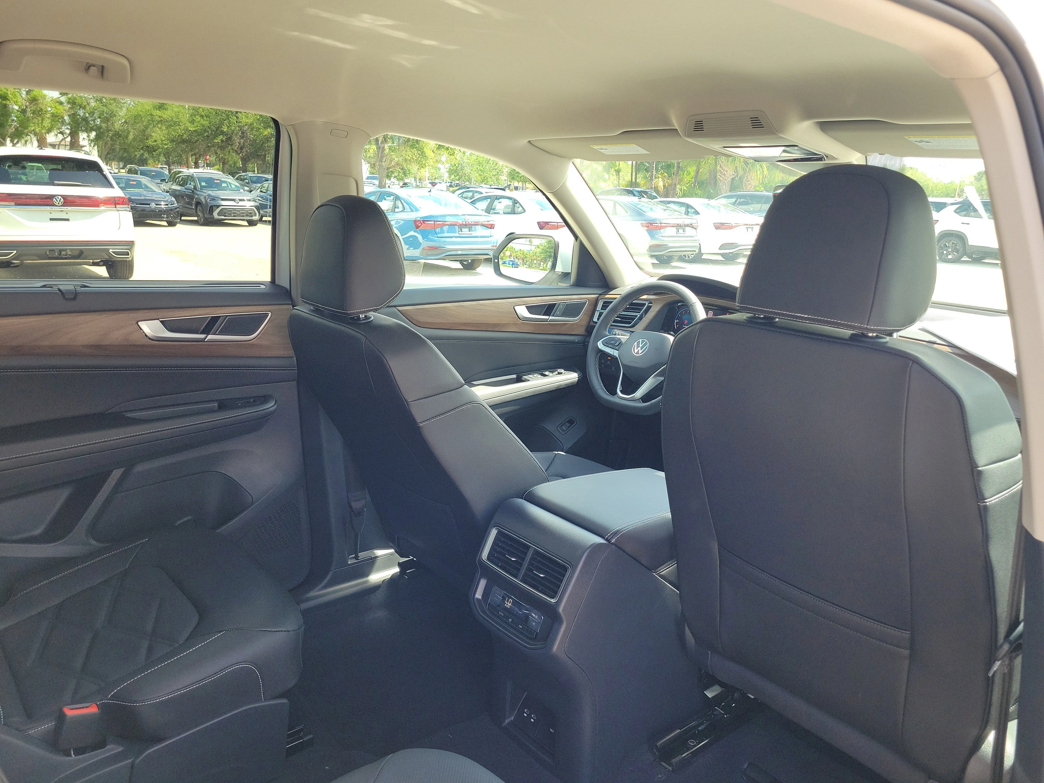 New 2026 White Volkswagen SE w/Technology image 9
