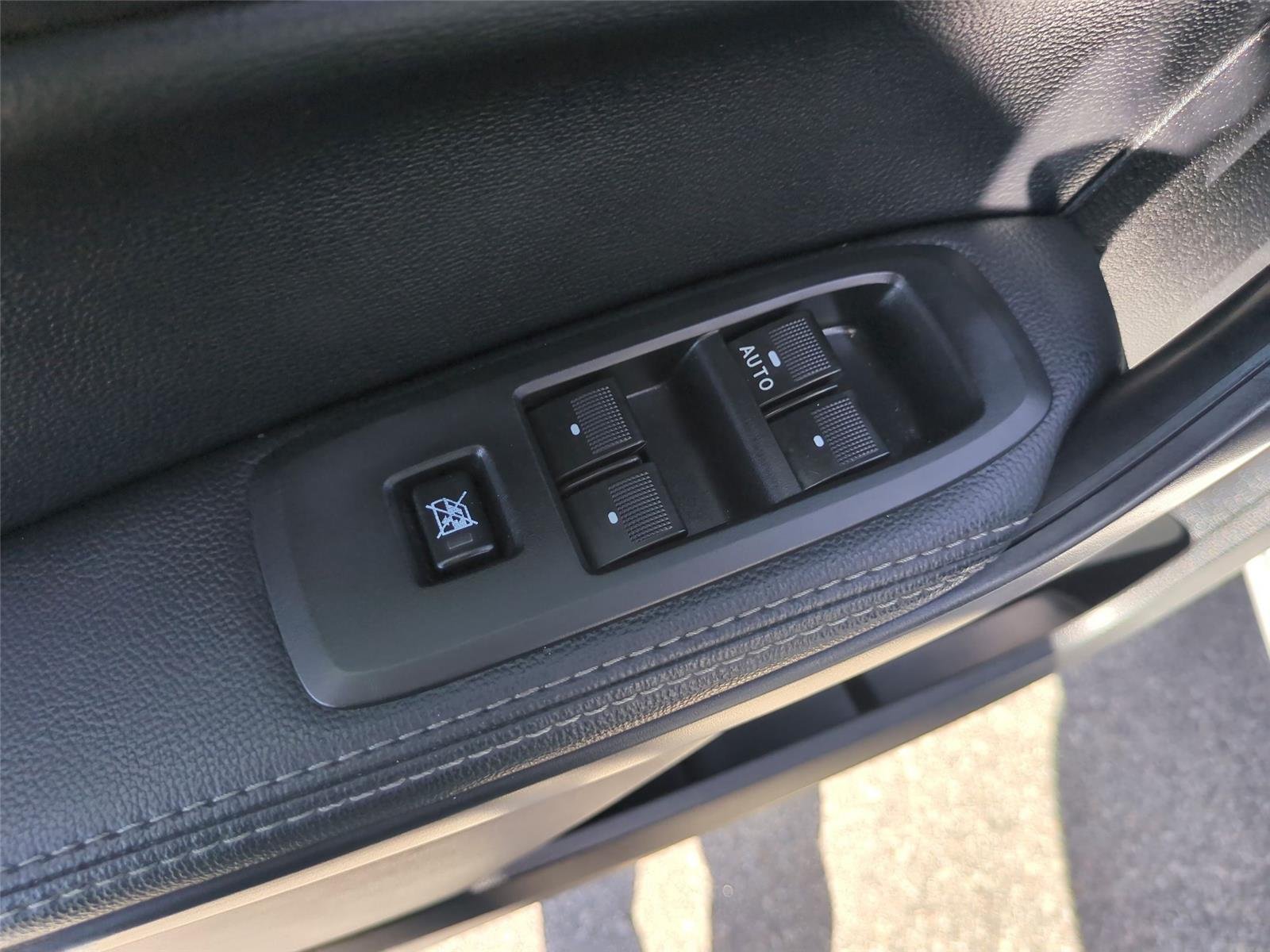 Used 2020 Iconic Silver Ford LARIAT image 16