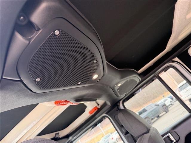 Used 2024 Silver Zynith Clearcoat Jeep Sport S image 13