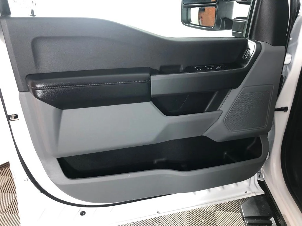Certified Used 2025 Oxford White Ford XLT image 13