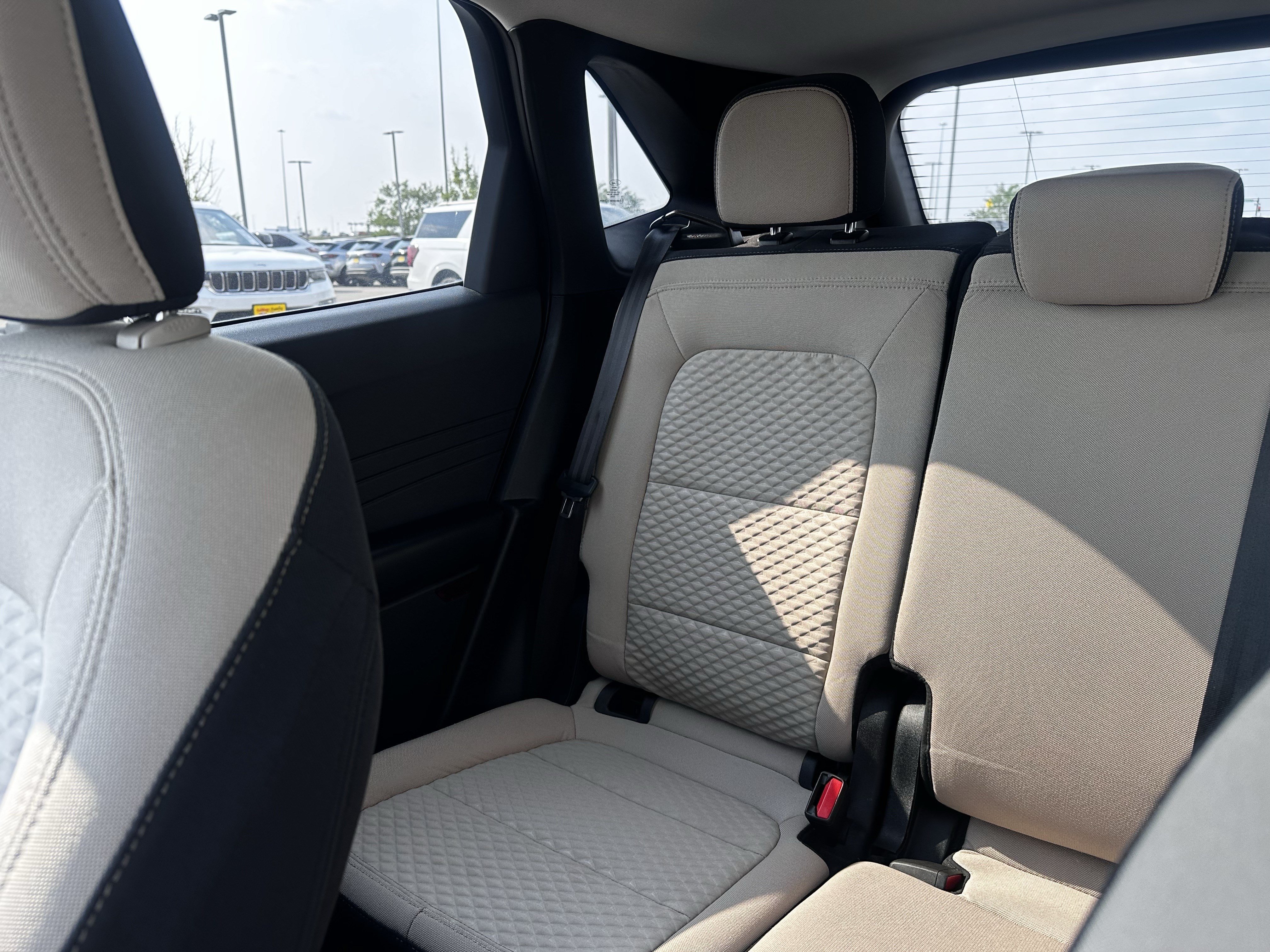 Certified Used 2021 Oxford White Ford SE image 12