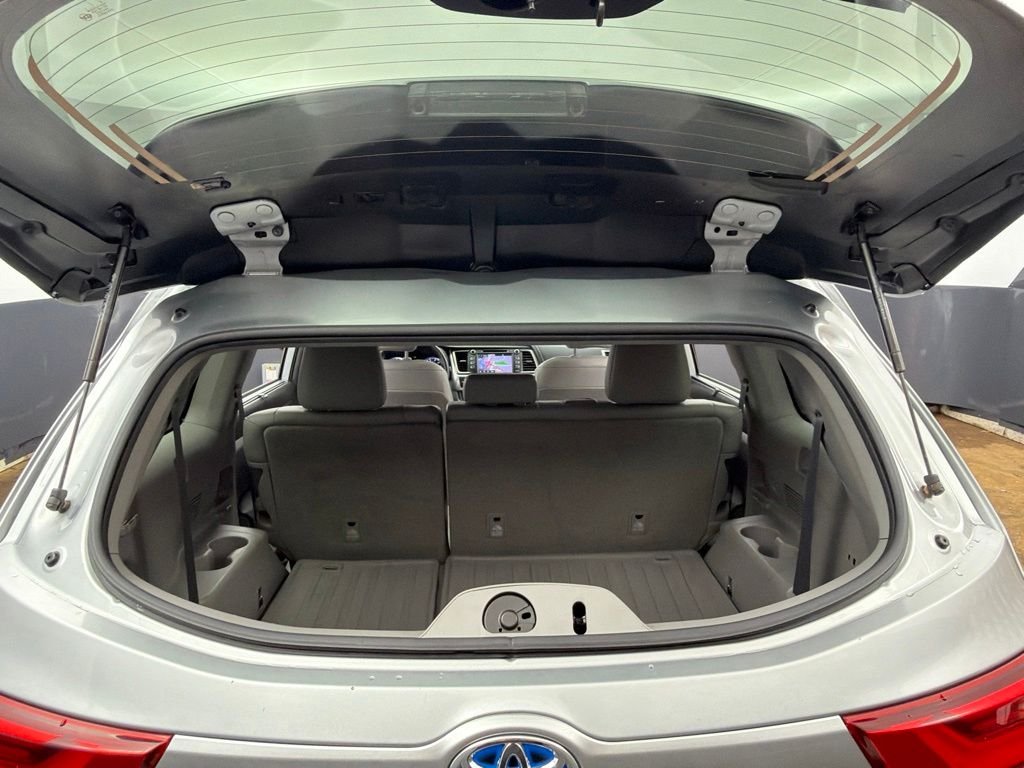Used 2019 Silver Toyota XLE image 41