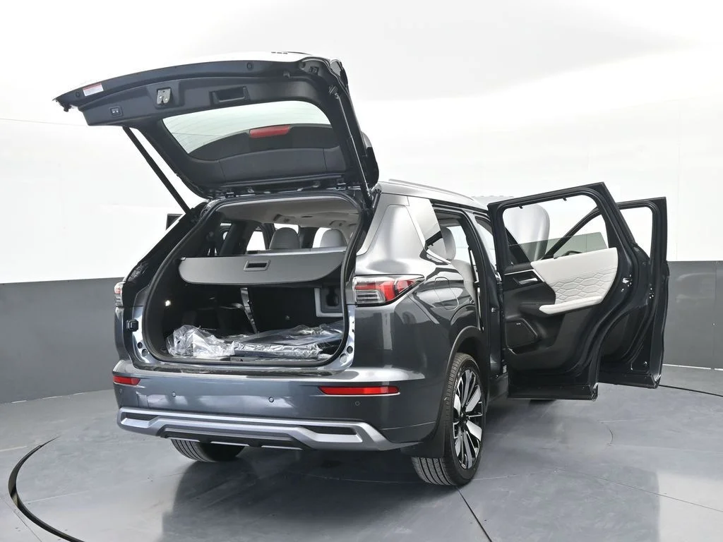 New 2026 Gray Mitsubishi SEL image 74