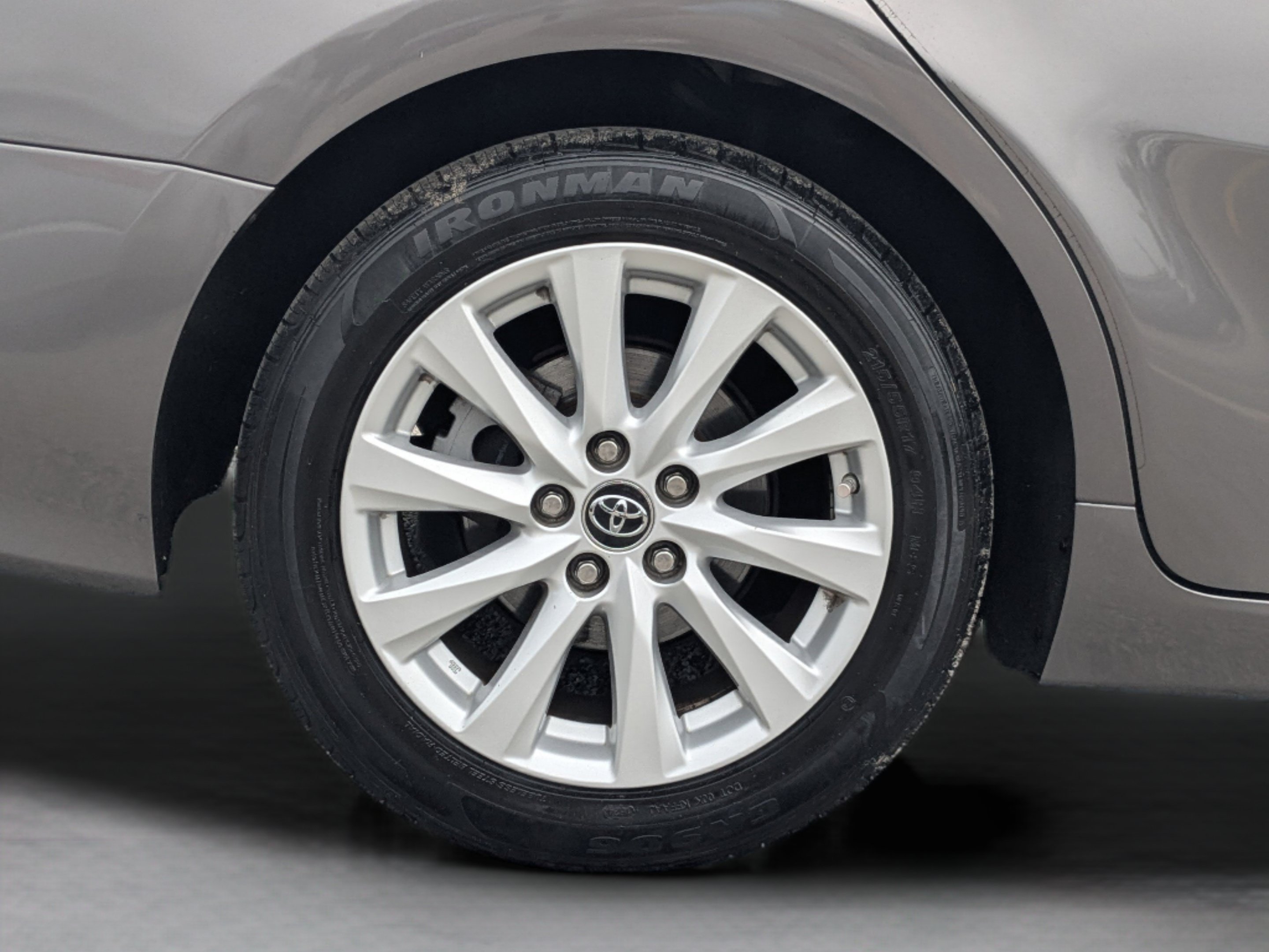 Used 2018 Predawn Gray Mica Toyota LE image 28