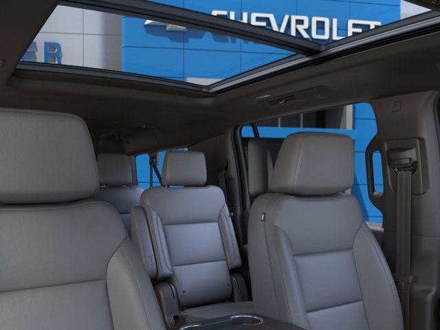 2027 Chevrolet Suburban Z71 - Photo 24