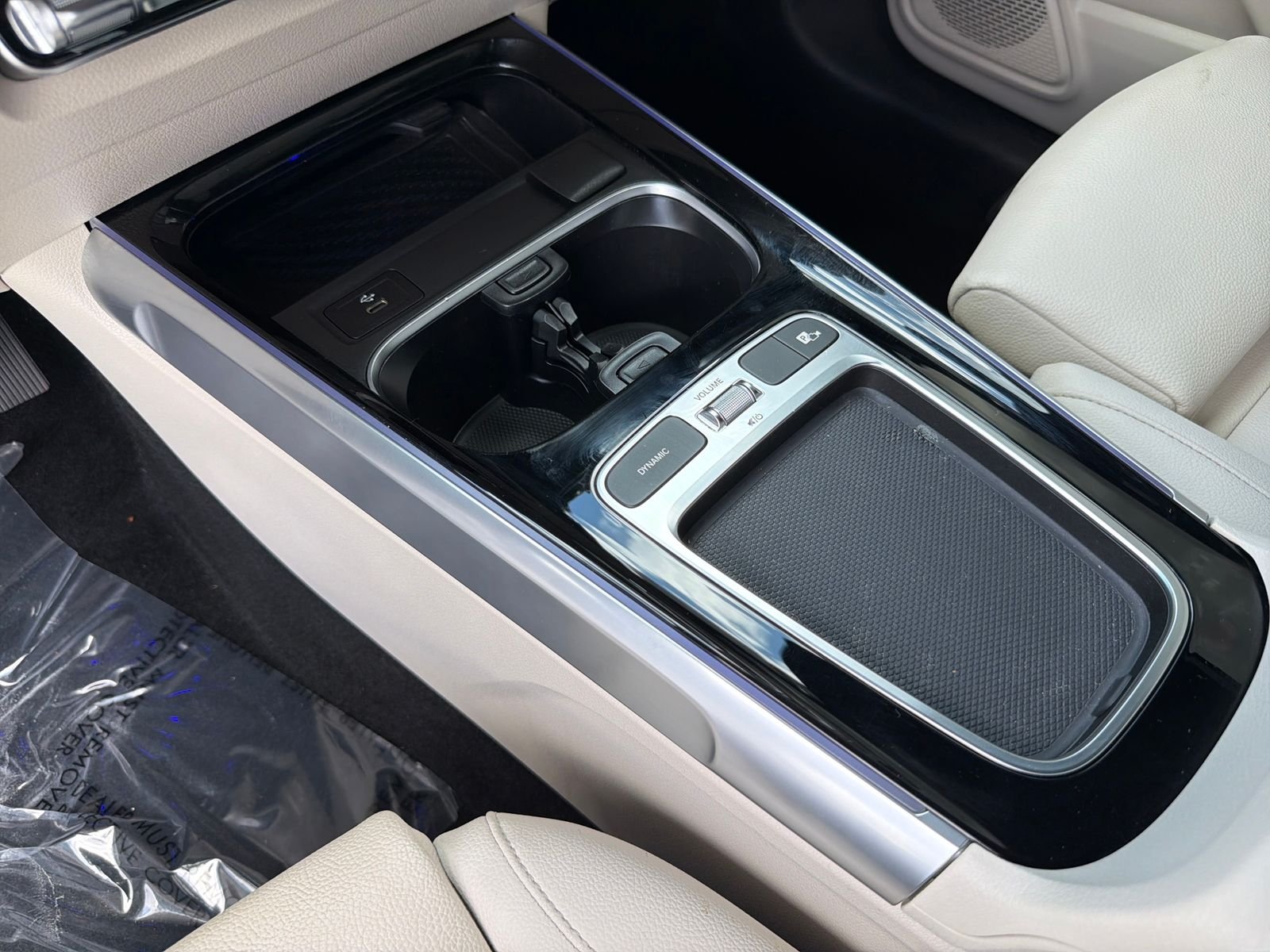 Used 2025 Polar White Mercedes-Benz GLB 250 image 21