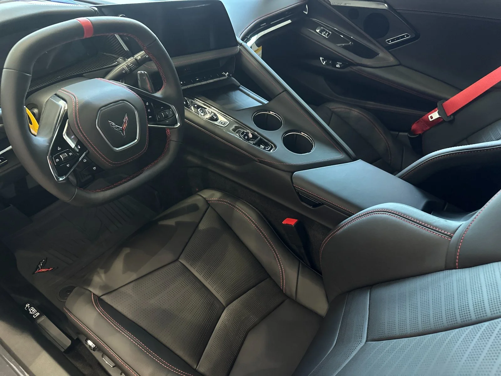 2027 Chevrolet Corvette 3LT - Photo 10