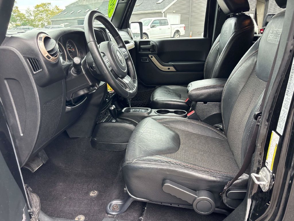 Used 2016 Black Jeep Unlimited Sahara image 9