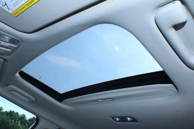 Used 2025 Snow White Pearl Kia EX image 7