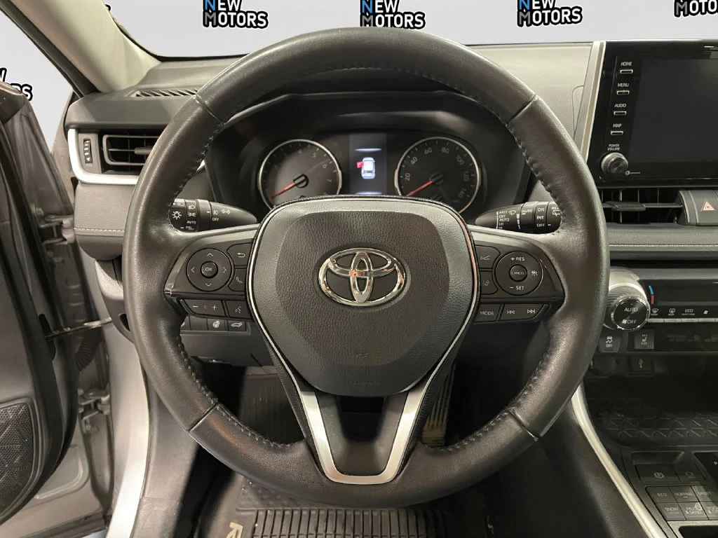 Used 2020 Silver Sky Metallic Toyota XLE image 12