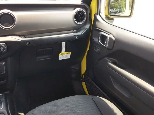 Used 2023  Jeep Willys image 16