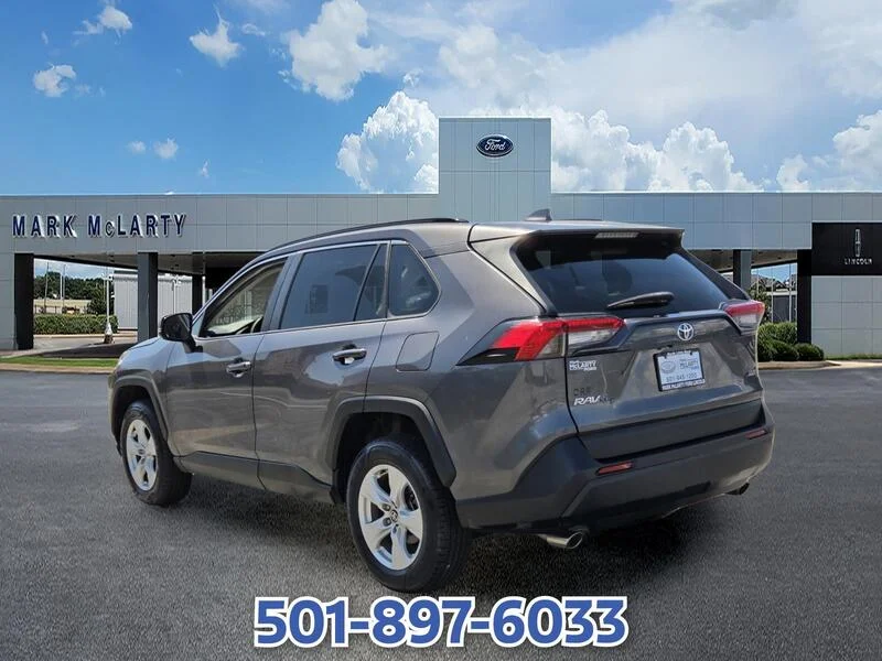 Used 2021 Magnetic Gray Metallic TOYOTA XLE FWD image 3