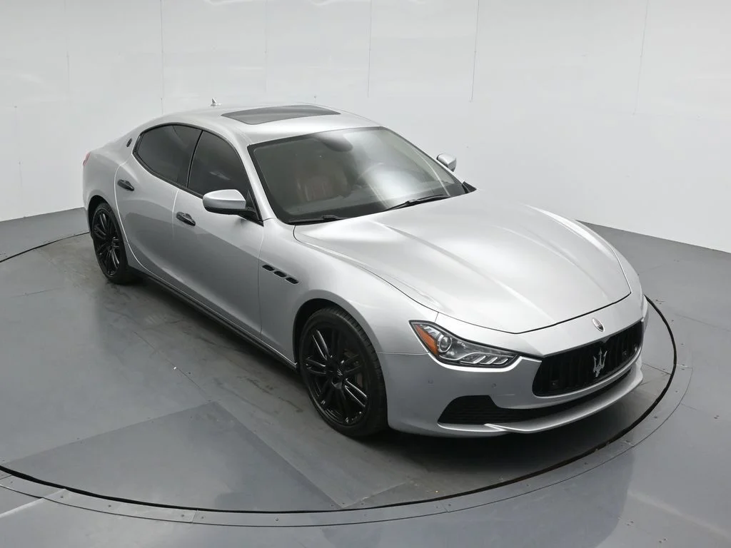 Used 2017 Silver Maserati Base image 34
