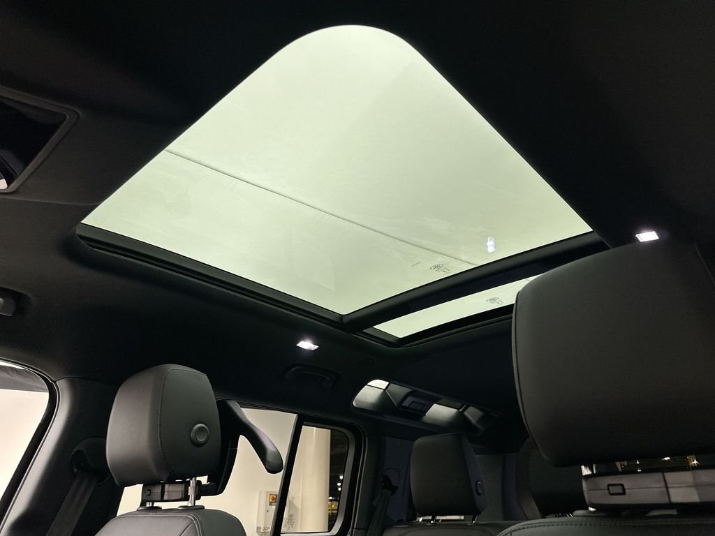 New 2026 Santorini Black Land Rover S image 11