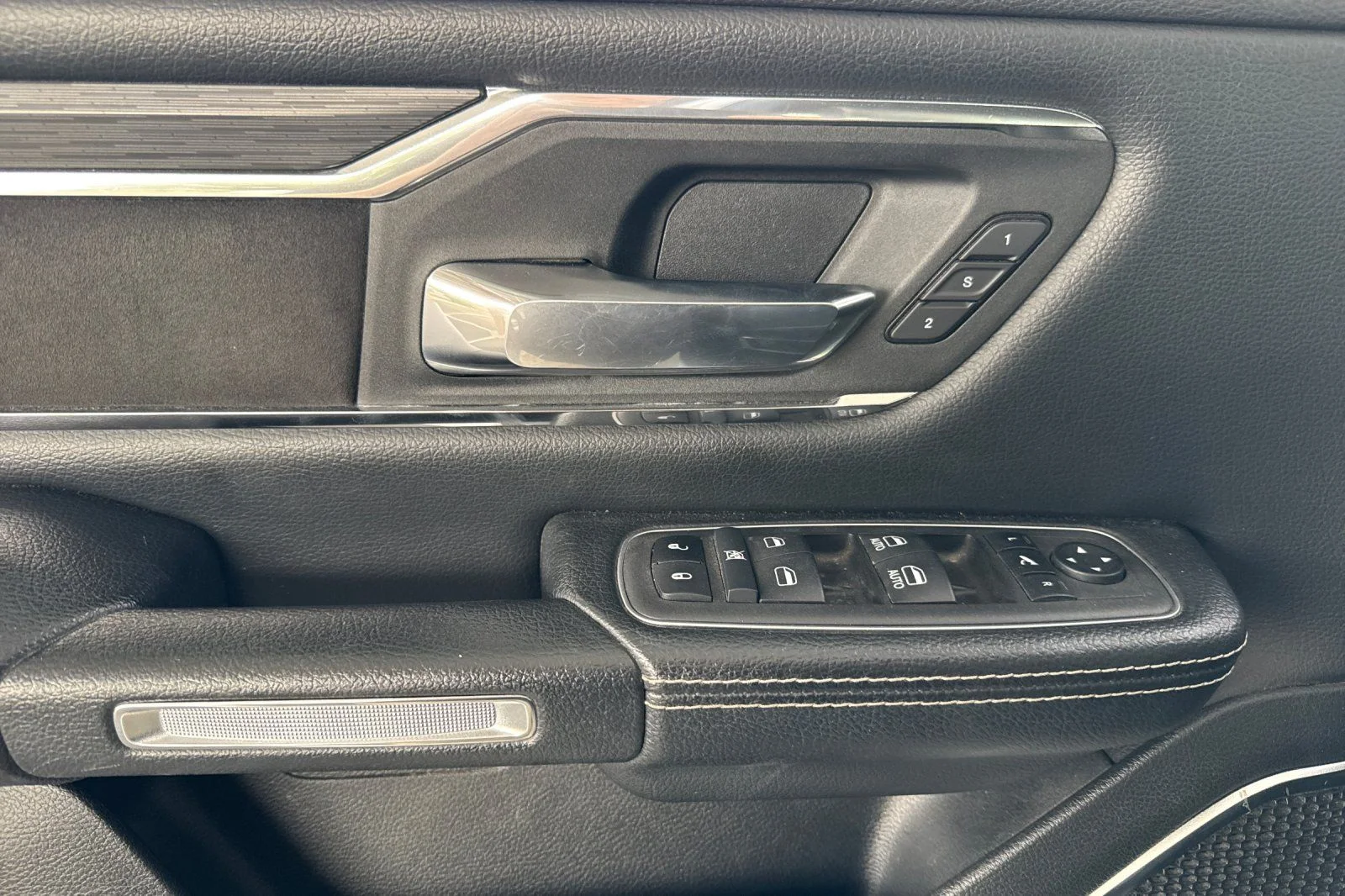 2024 RAM Ram 1500 Pickup Laramie - Photo 15