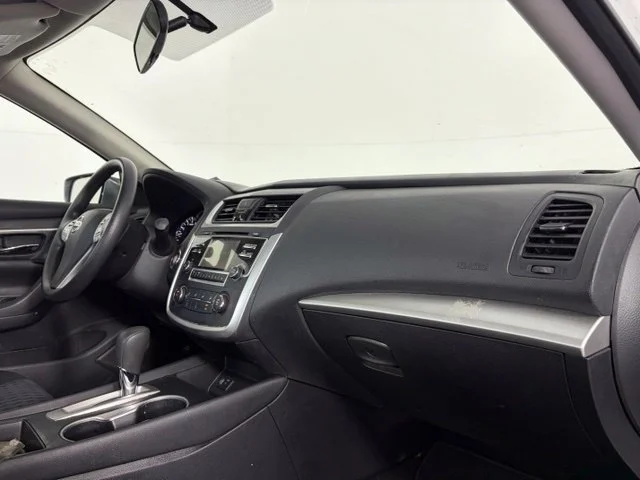 Used 2018 White Nissan 2.5 S image 32