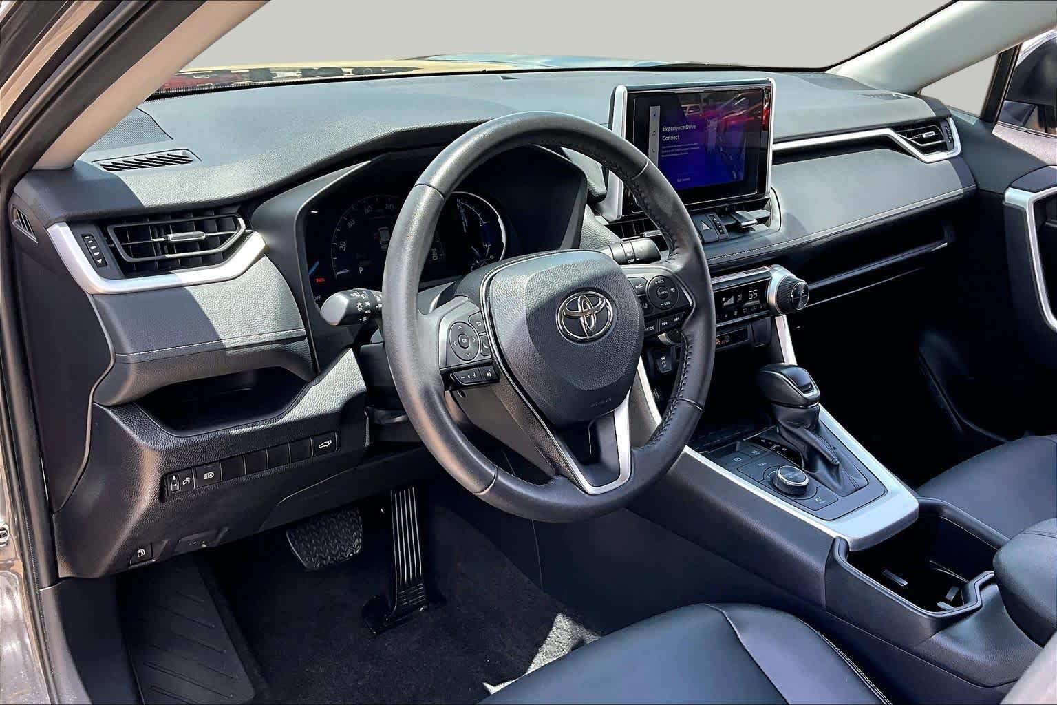 Used 2024 Magnetic Gray Metallic Toyota Hybrid XLE Premium image 18