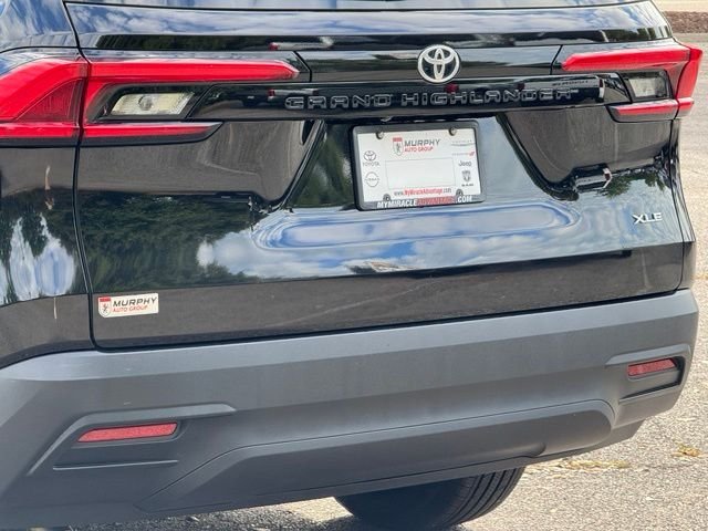 Used 2024  Toyota XLE image 10