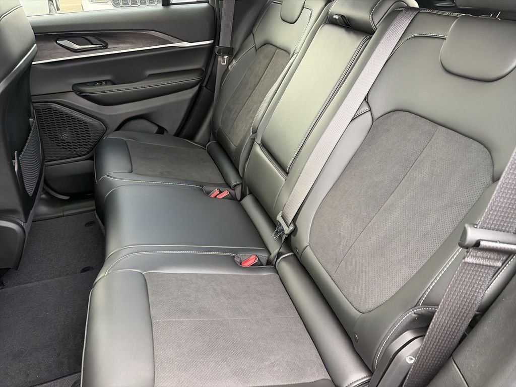 New 2026 Baltic Gray Metallic Clear-Coat Exterior Paint Jeep Altitude image 31