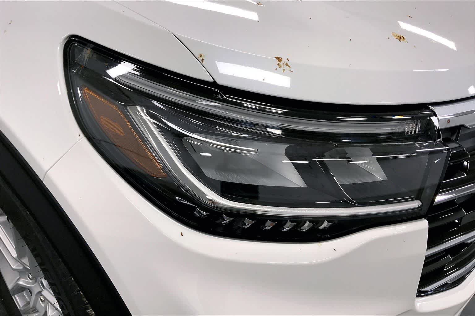 New 2026 Star White Metallic Tri-Coat Ford Active image 13