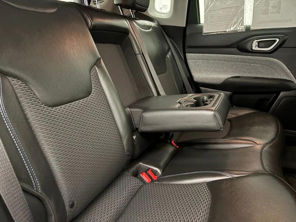 Used 2022 Gray Jeep Latitude image 36