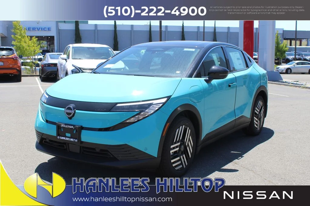 New 2026 Seabreeze Blue Pearl / Super Black Two-tone Nissan SV+ image 3