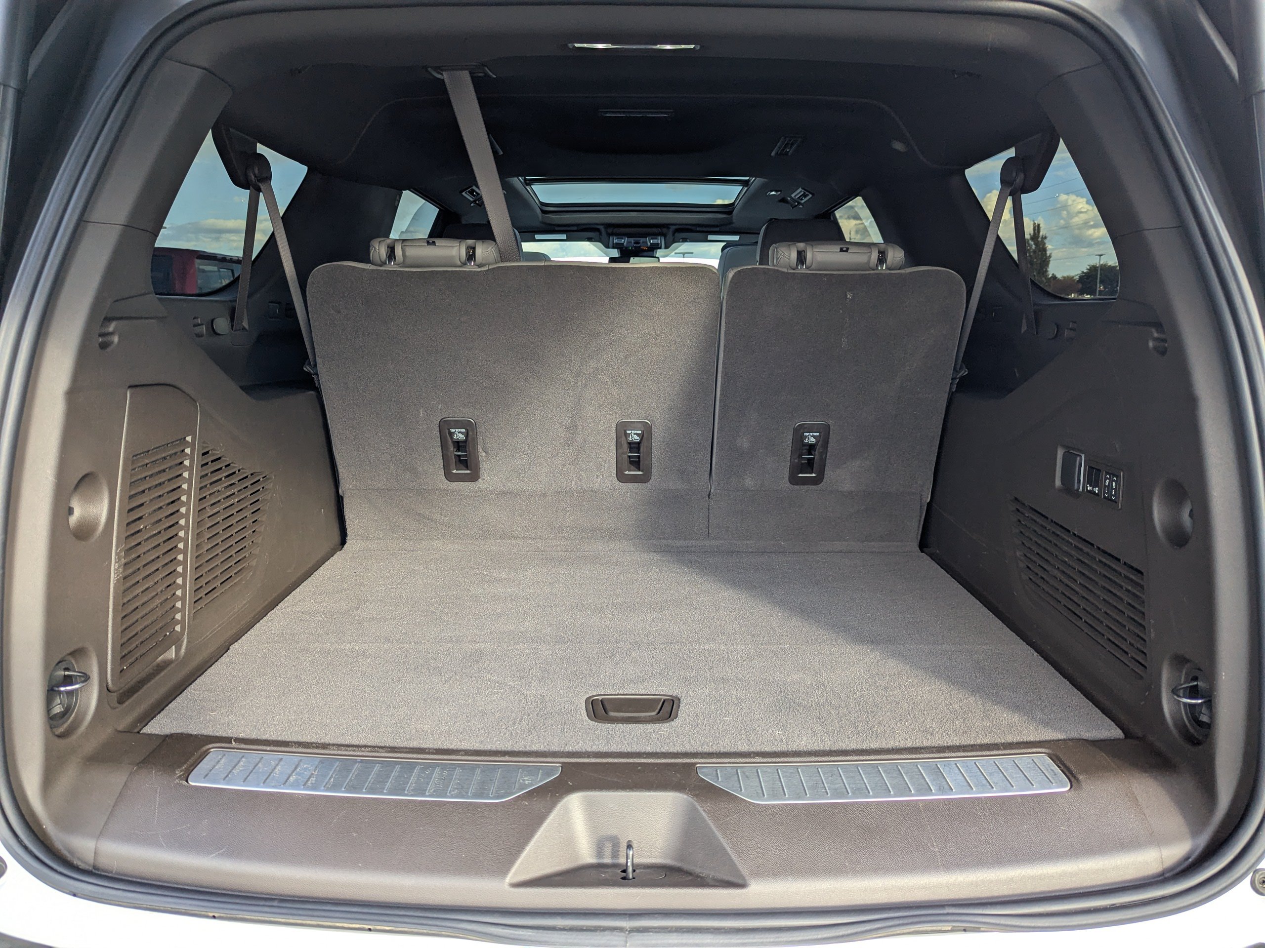 2025 Chevrolet Suburban Z71 - Photo 39