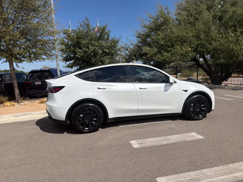 Used 2023  Tesla Standard Range image 10