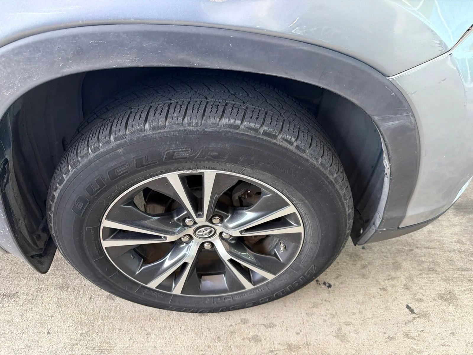 Used 2018 Silver Toyota LE image 20
