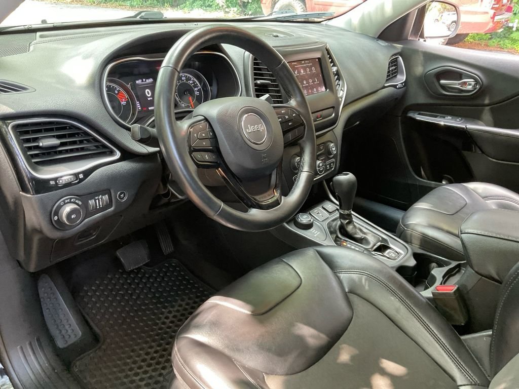 Used 2019 Black Jeep Latitude Plus image 22