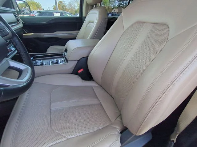 Used 2023 White Ford Limited image 21
