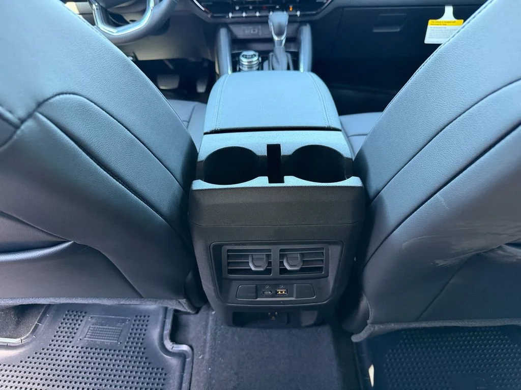 New 2026 Sterling Metallic GMC Elevation image 24