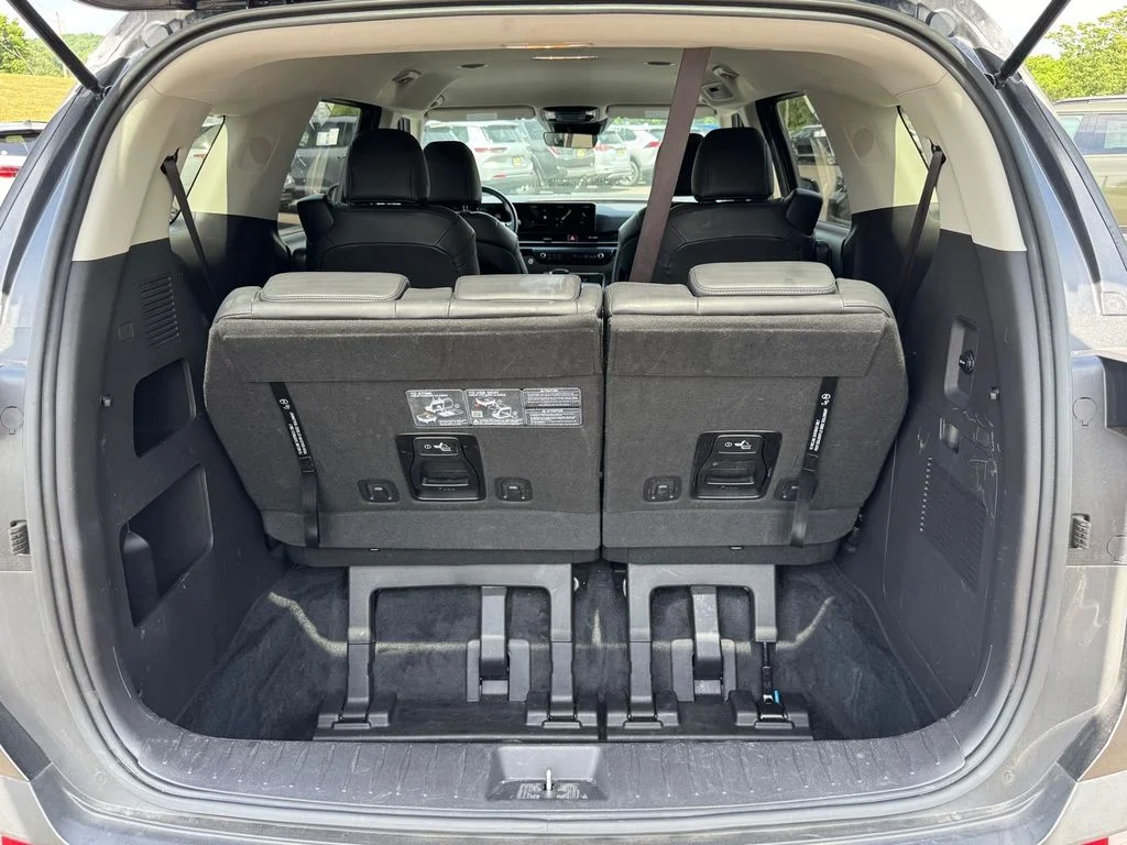 Used 2025 Gray Kia LXS image 21