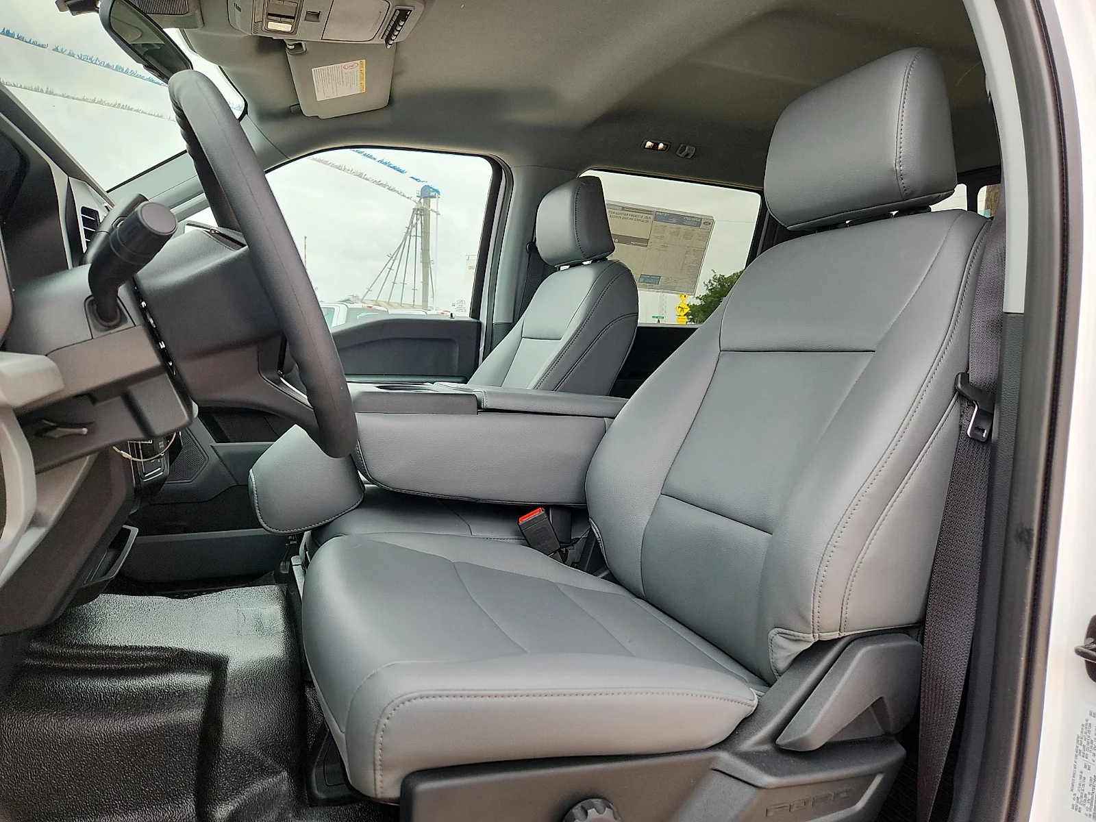 New 2026 Oxford White Ford XL image 17