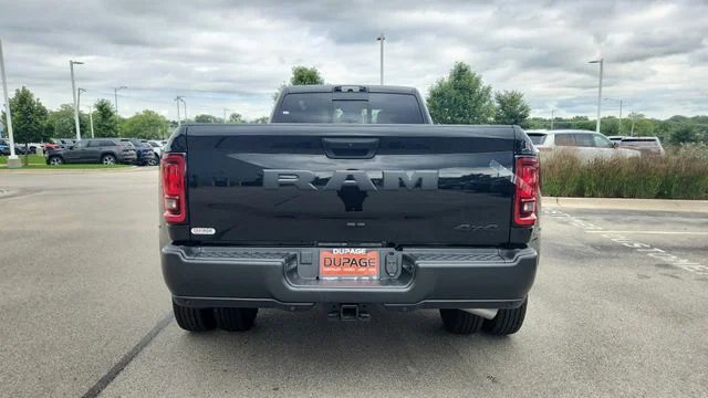 New 2027 Diamond Black Crystal Pearl-Coat Exterior Paint RAM Tradesman image 15