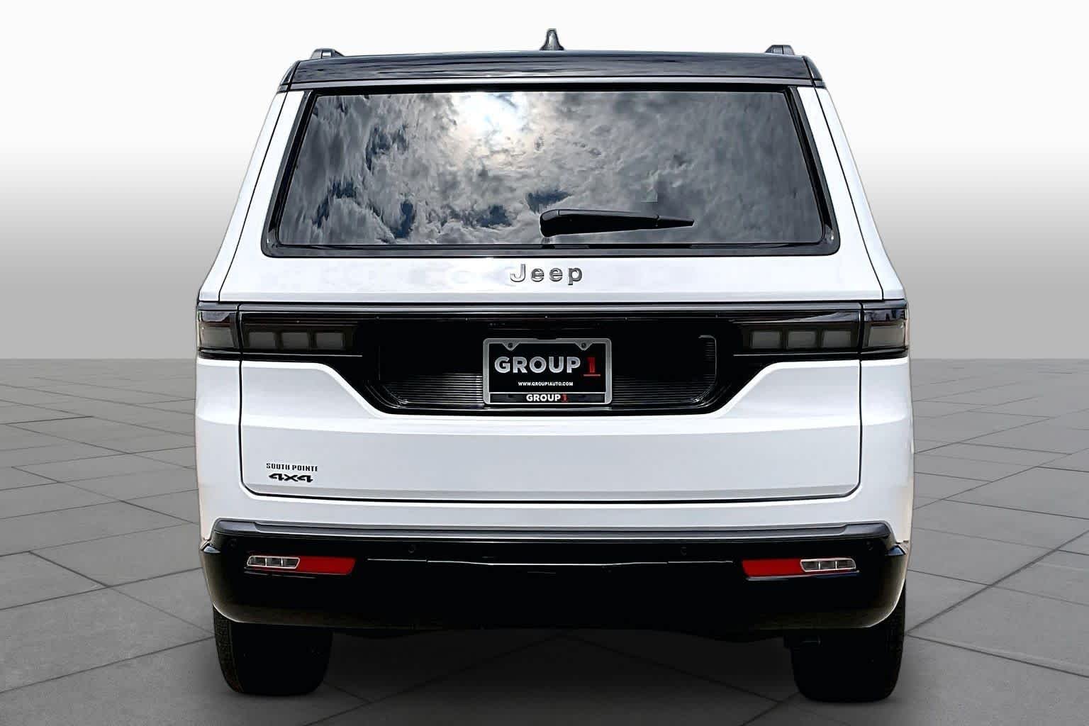 New 2026 Bright White Clear-Coat Exterior Paint Jeep Summit Obsidian image 4