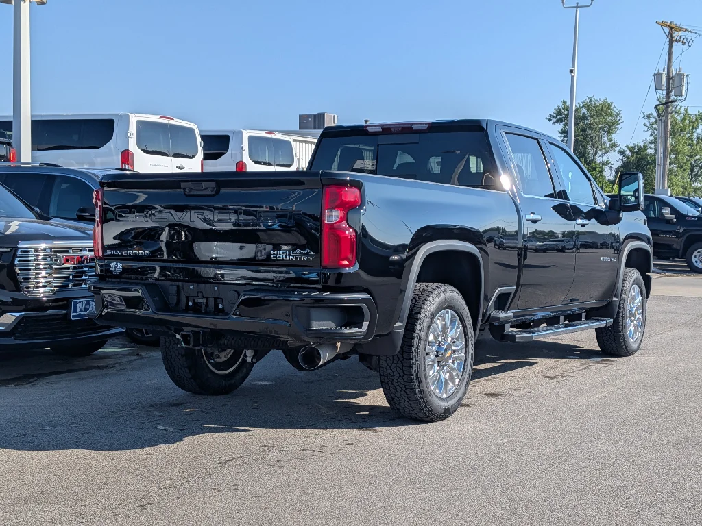 Used 2023 BLACK Chevrolet High Country image 3